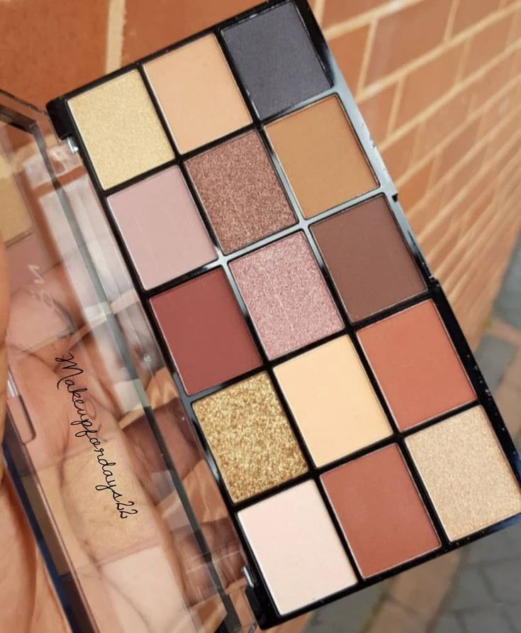 MAKEUP REVOLUTION Reloaded Velvet Rose eyeshadow palette