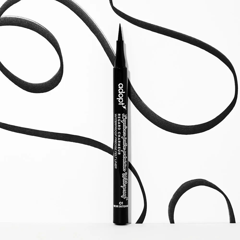 Adopt l’eyeliner feutre précision waterproof 01