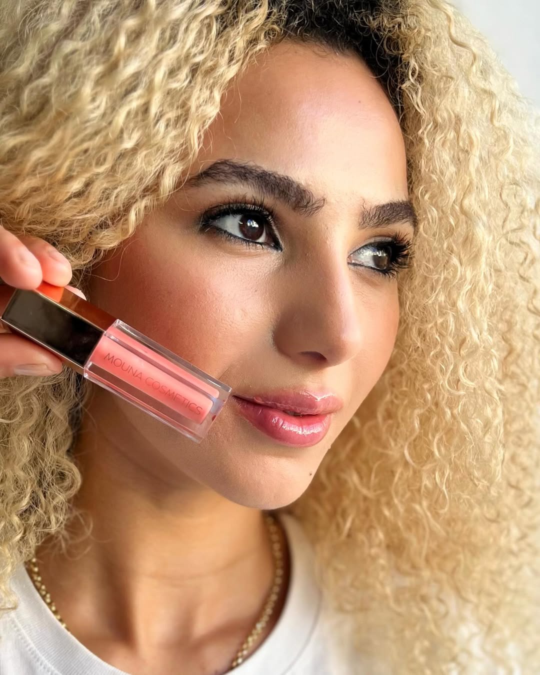 Mouna Cosmetics Easy Glow Lip Gloss