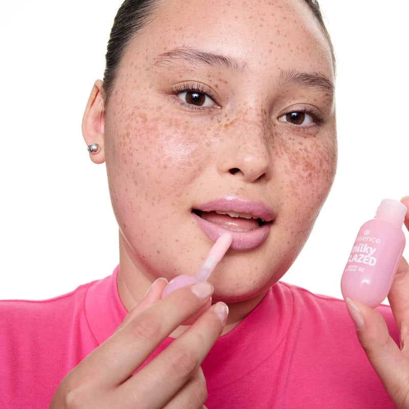 Essence glossy milky glazed lip balm -baume à lèvres- 02 strawberry Whip
